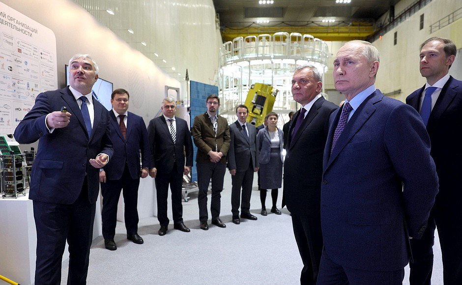 Russian President Vladimir Putin visited the S. P. Korolev Rocket and Space Corporation Energia and inspected an exhibition of promising space industry projects.